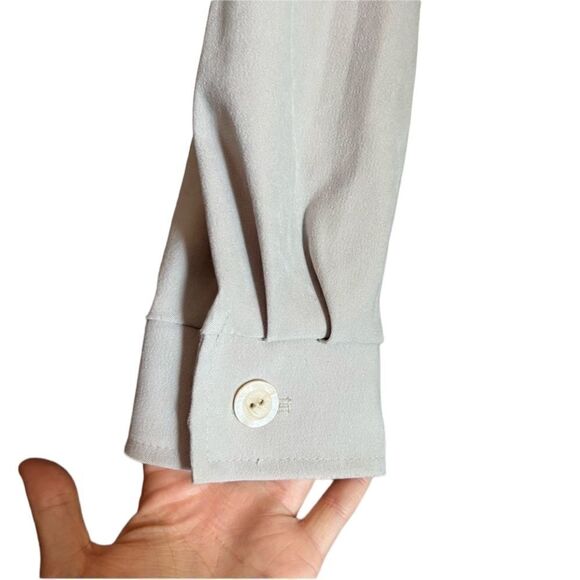 3 for $30! Cleo button up shirt with pockets. Size large - Picture 7 of 10